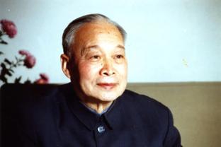 队报：纳赛尔难接受姆巴佩离队，过去2年为留人开前所未有的年薪